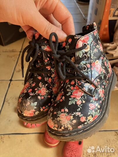 Пакетом сандали туфли кроссовки р. 22, 23,25,27