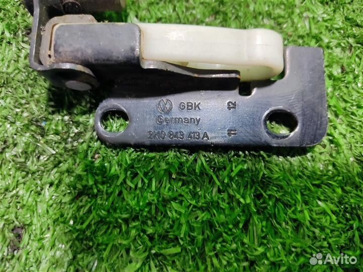 Ограничитель двери задней volkswagen Caddy 3 2013