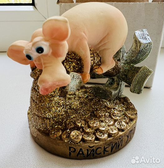 Фигурки и статуэтки для интерьера