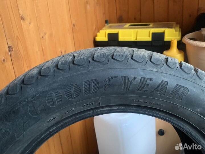 Goodyear UltraGrip Ice Arctic SUV 225/60 R17 103T
