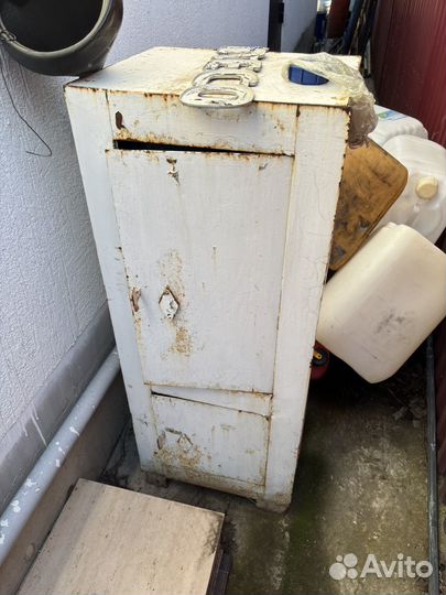 Сейф металлический