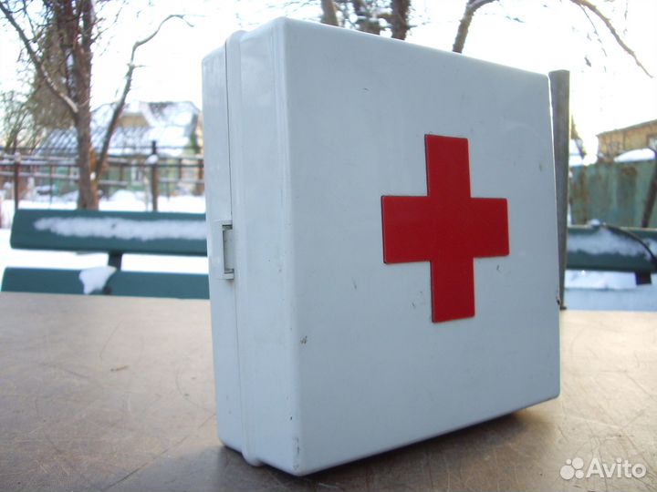 Штатная аптечка из кунга армейской машины
