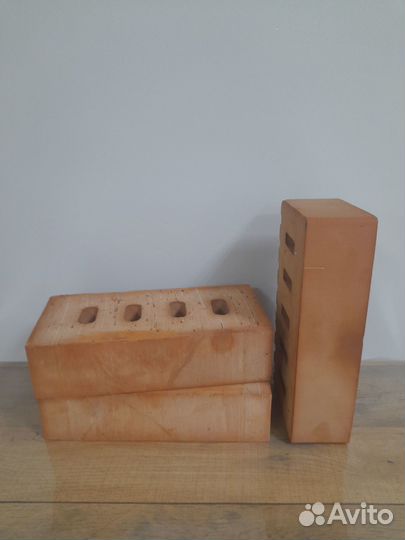 Красный кирпич