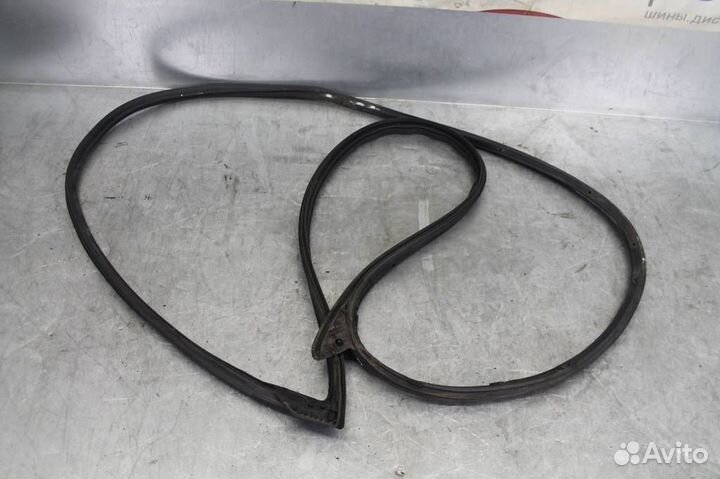 Уплотнитель двери передней левой Mazda 3 (BL) 200