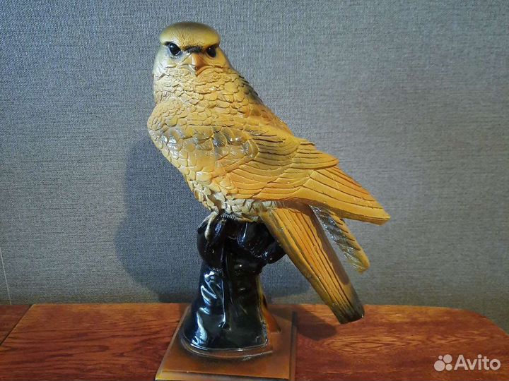 Статуэтка птицы