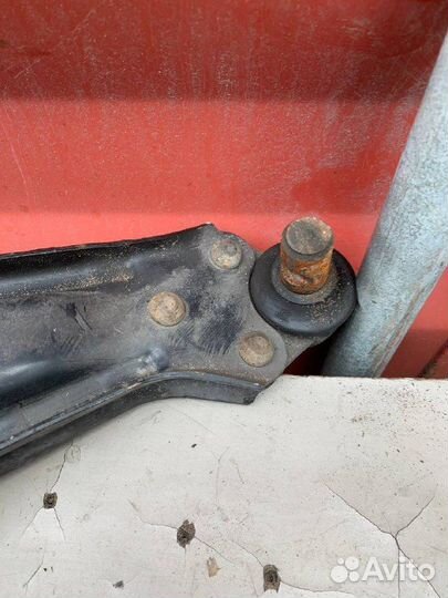 Рычаг передний нижний правый V-class Vito W638