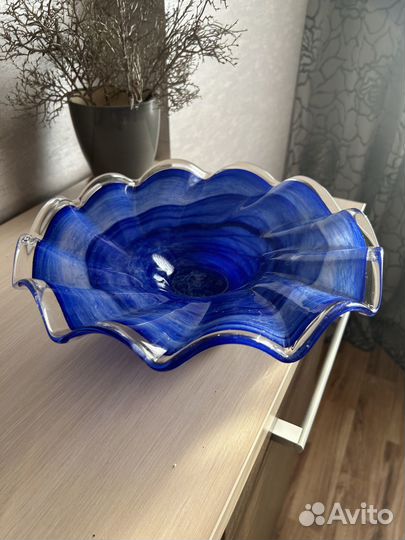 Ваза для фруктов на ножке