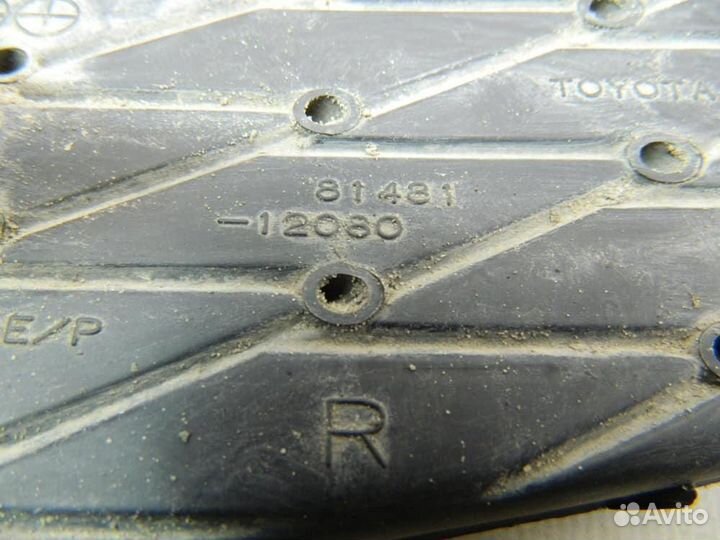 Решетка в бампер правая для Toyota Corolla 10 200