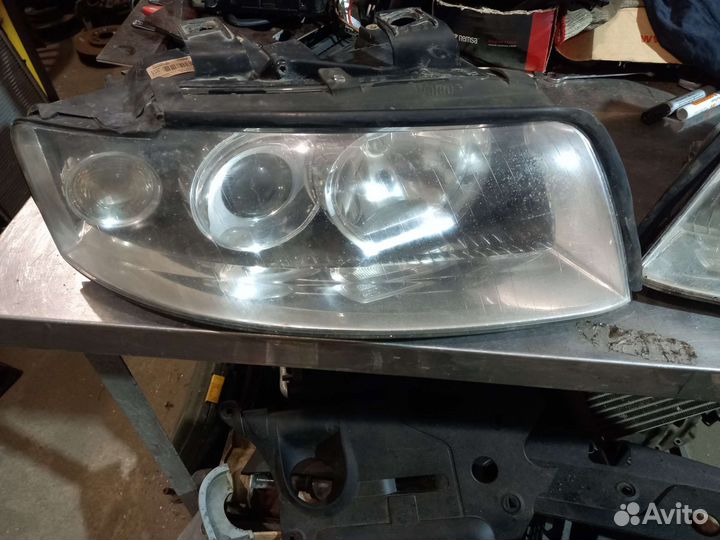 Фары передние Audi A4 B6