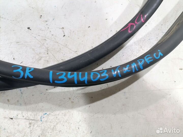 Уплотнитель двери задний правый (Geely Coolray)