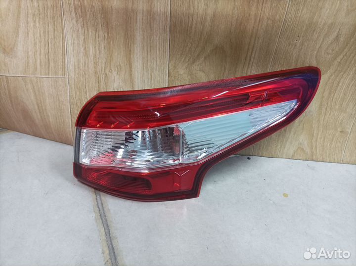 Фонарь правый Nissan Qashqai J11