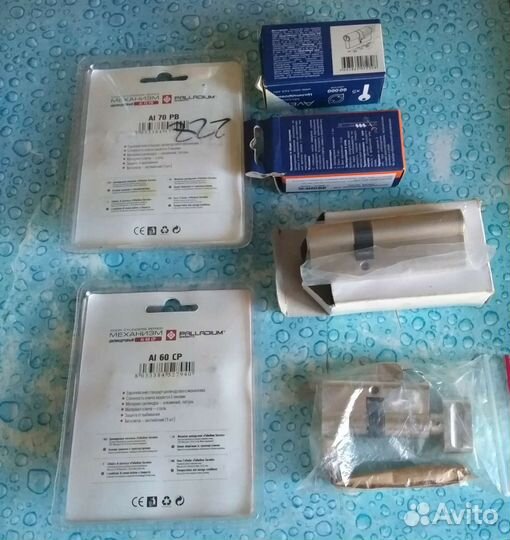 Замок навесной, личинки