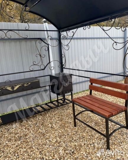 Мангал с крышей