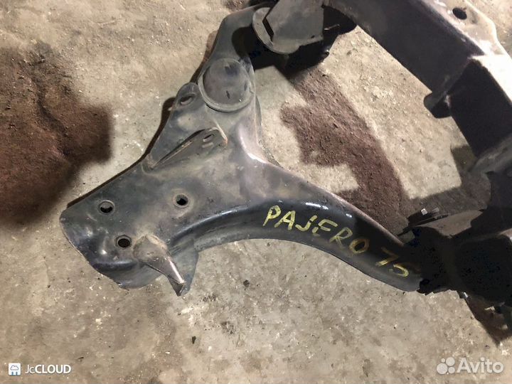 Рычаг на mitsubishi pajero V75W 6G74