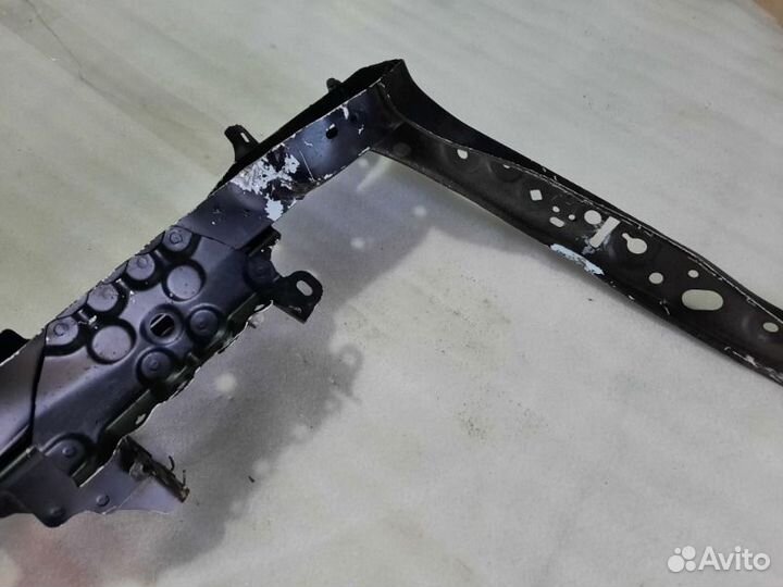 Суппорт фары передний правый Toyota Camry V70 2018