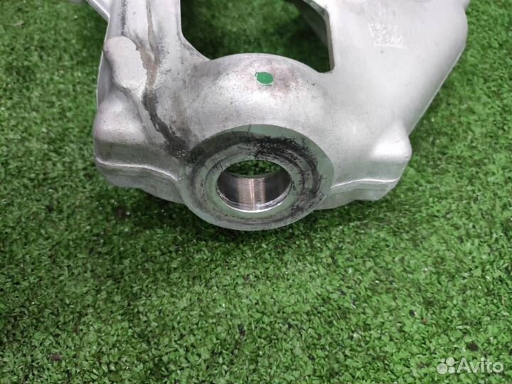 Поворотный кулак задний левый Mercedes-Benz