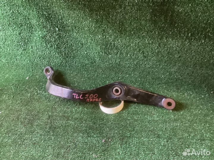 Рычаг переднего стабилизатора LC 200