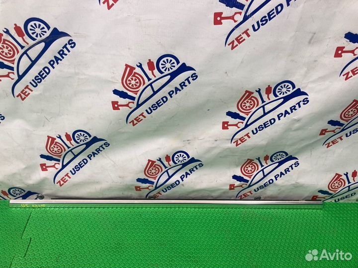 Молдинг стекла задний правый Volkswagen Touareg