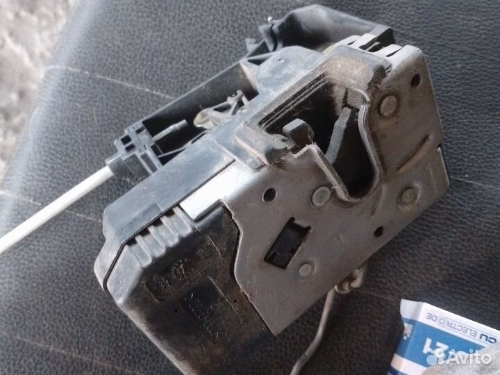 Электрозамок левой двери opel меррива
