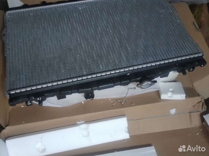 Радиатор охлаждения Luzar LRC huel00100