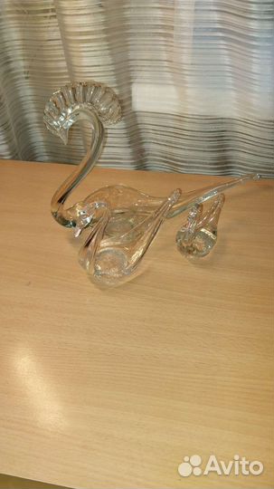 Статуэтка лебедь стекло