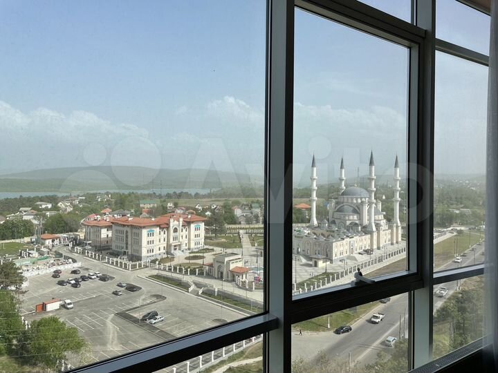 2-к. квартира, 68 м², 13/17 эт.