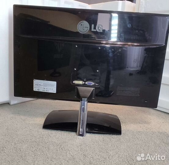 Монитор LG flatron E2251T-BN