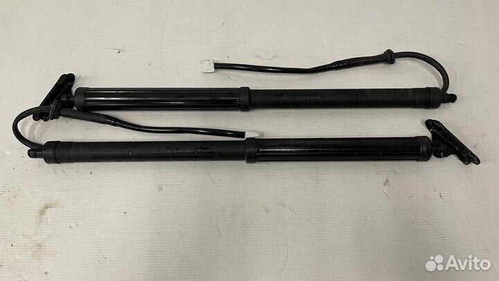 Амортизатор крышки багажника Toyota Rav 4 2020