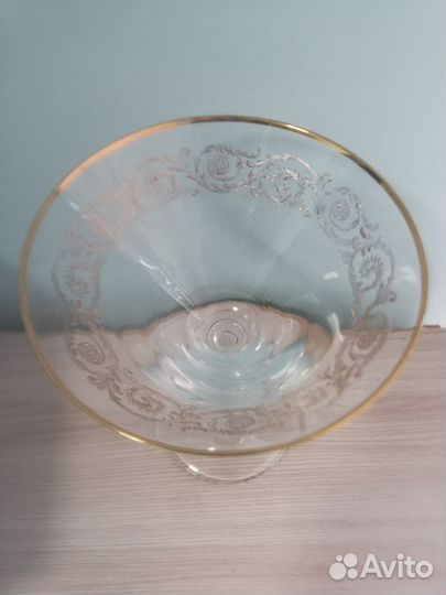 Бокалы рюмки под мартини