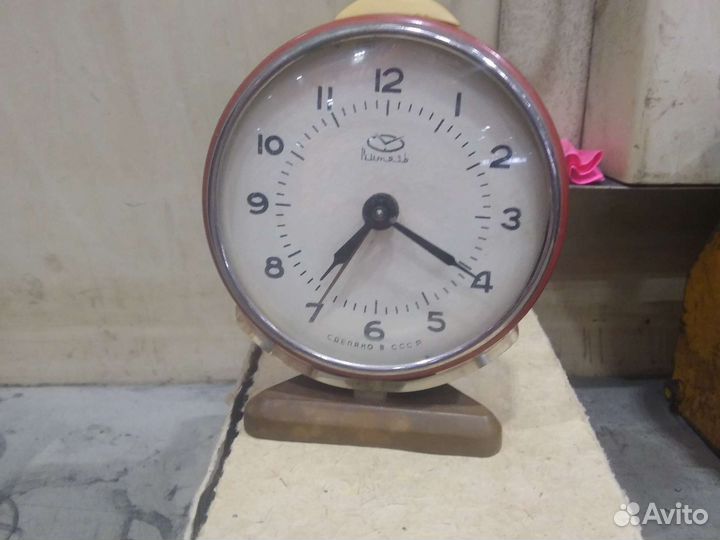 Часы будильник витязь СССР
