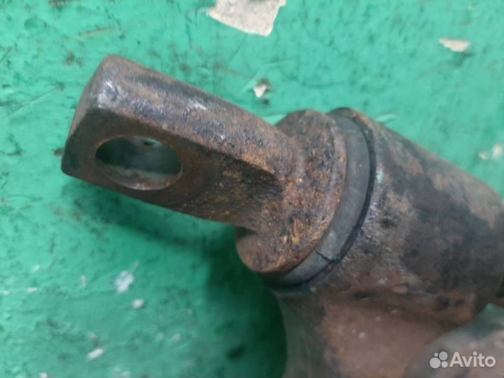 Рычаг передний правый нижний Lexus RX300 (MCU15)