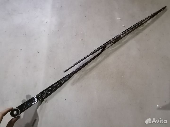 Поводок стеклоочистителя левый LADA Granta