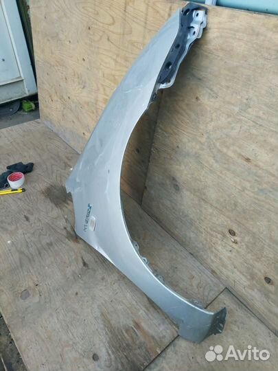 Крыло переднее правое Toyota Prius 2 NHW20 2011