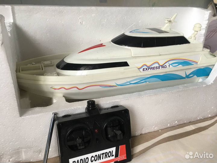 Катер на пульте управления
