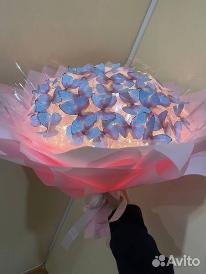 Светящиеся букеты из бабочек