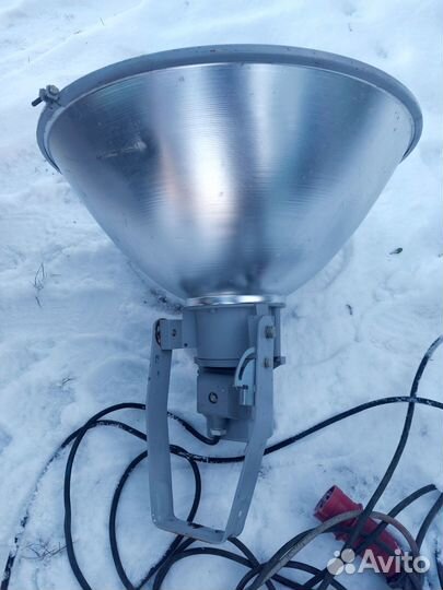 Фонарь прожектор