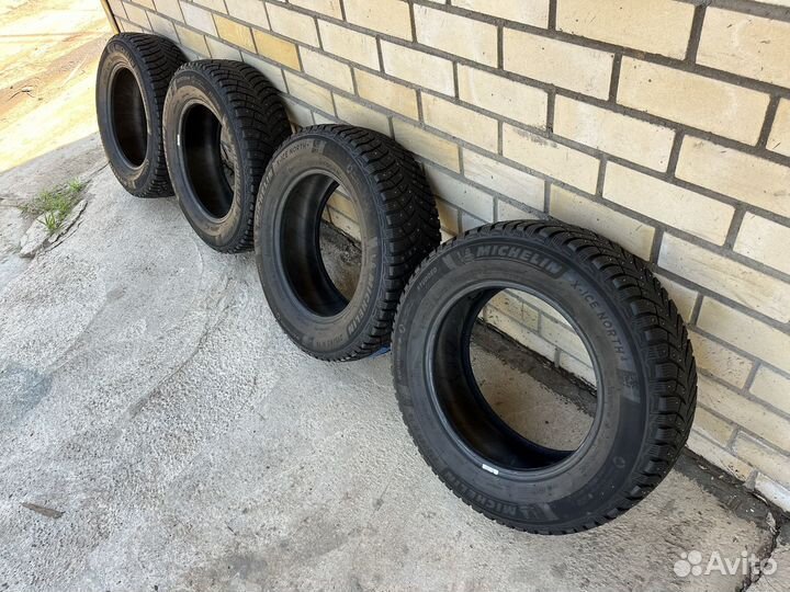 Michelin X-Ice North 4 215/65 R16