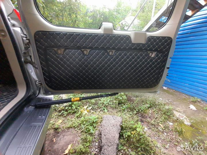 Продам коврики в багажник
