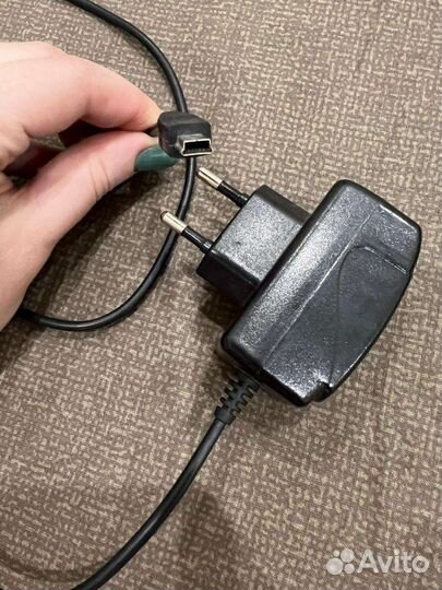 Зарядное устройство, наушники