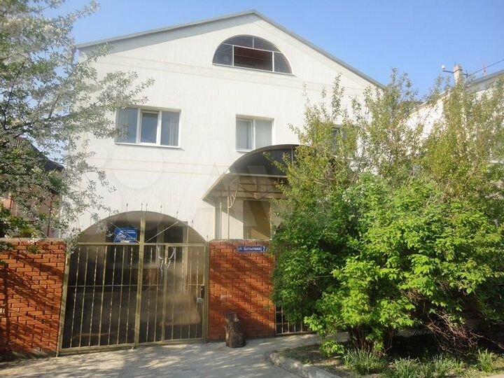 Дом 406 м² на участке 5 сот.