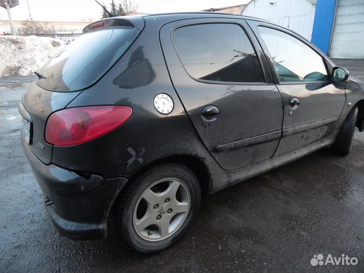 В разборе Пежо 206 с панорамной крышей