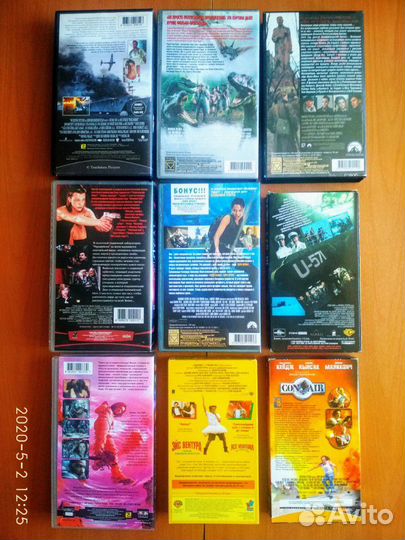 У метро лицензионные видеокассеты, только хиты