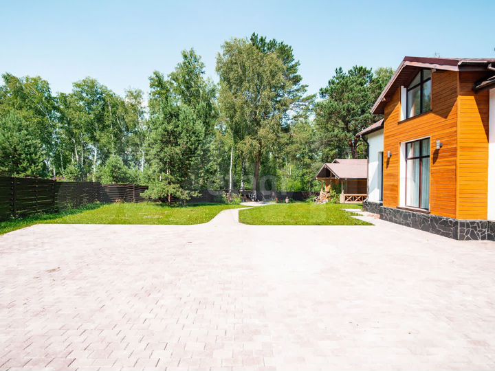 Коттедж 218 м² на участке 10 сот.