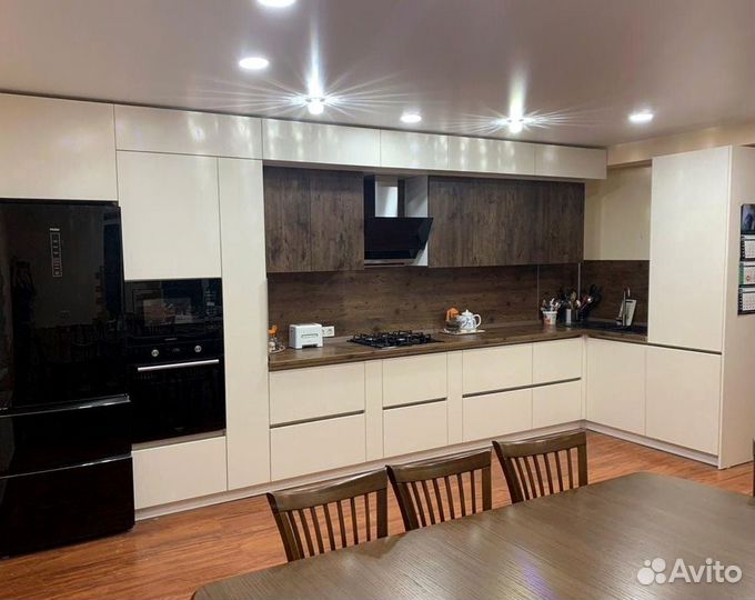 Угловая кухня с мдф фасадами в Ялте