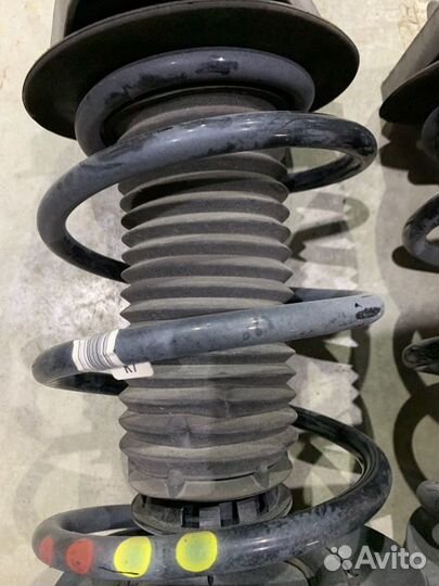 Стойки передние с пружинами передние Mercedes-Benz