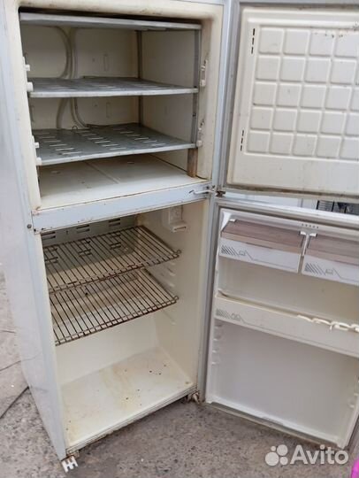 Холодильник Бирюса