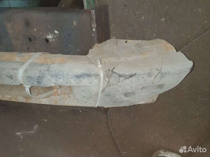 Усилитель переднего бампера Крайслер Вояджер 3