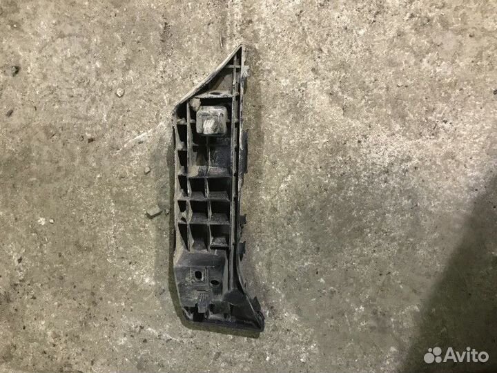 Кронштейн переднего бампера левый Geely Emgrand EC