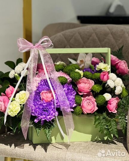 Цветы в коробке свежие и красивые