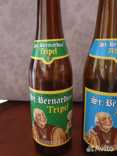 Коллекция пустых бутылок St.Bernardus